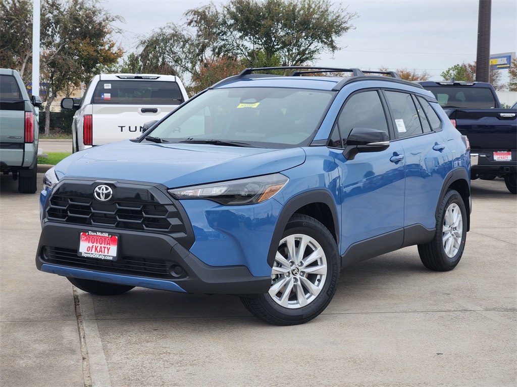 2026 Toyota Corolla Cross LE's photo