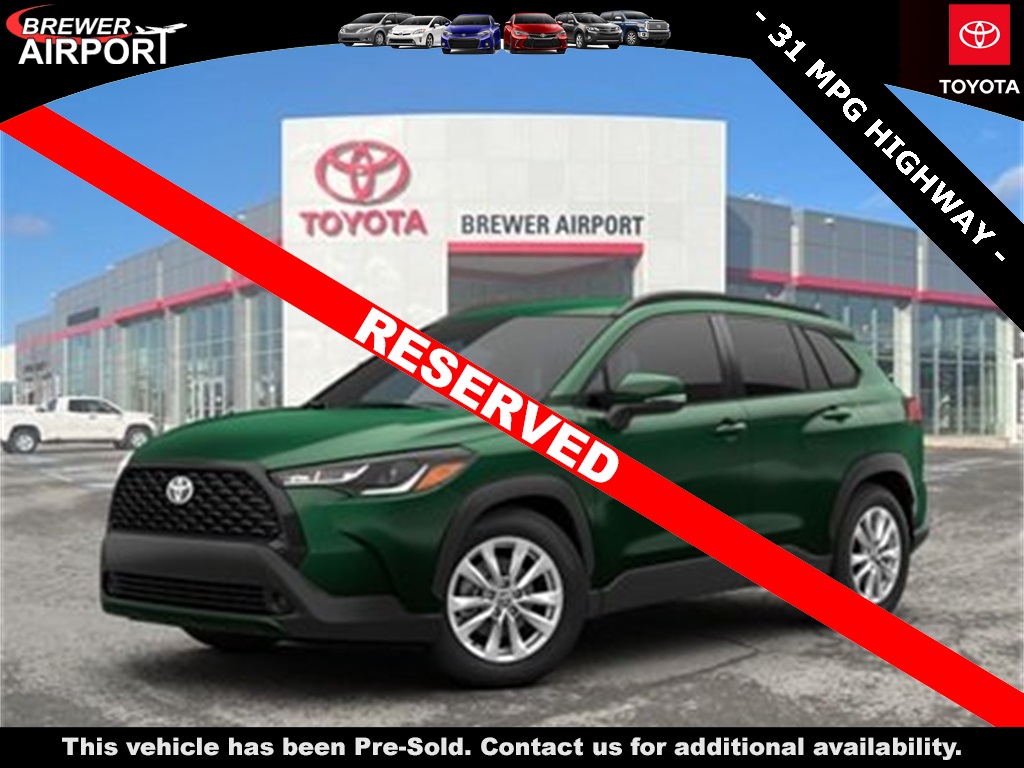 2026 Toyota Corolla Cross LE's photo