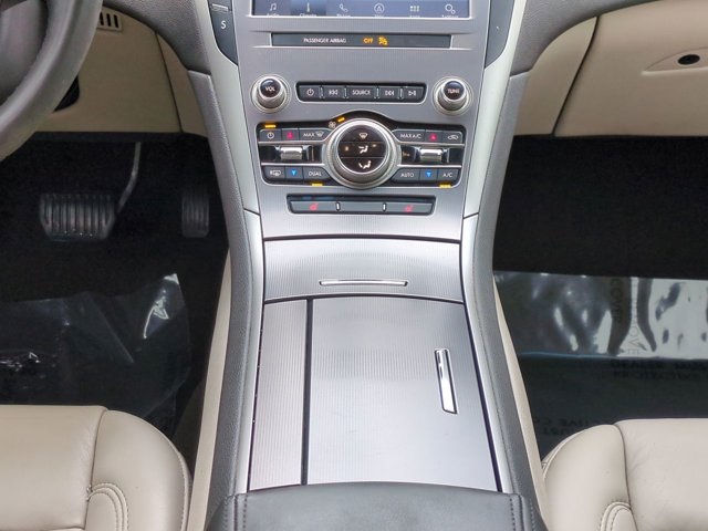 2019 Lincoln MKZ Reserve photo 17
