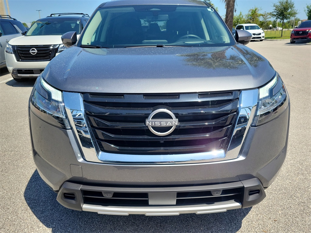 2024 Gun Metallic Nissan Pathfinder Platinum FWD SUV