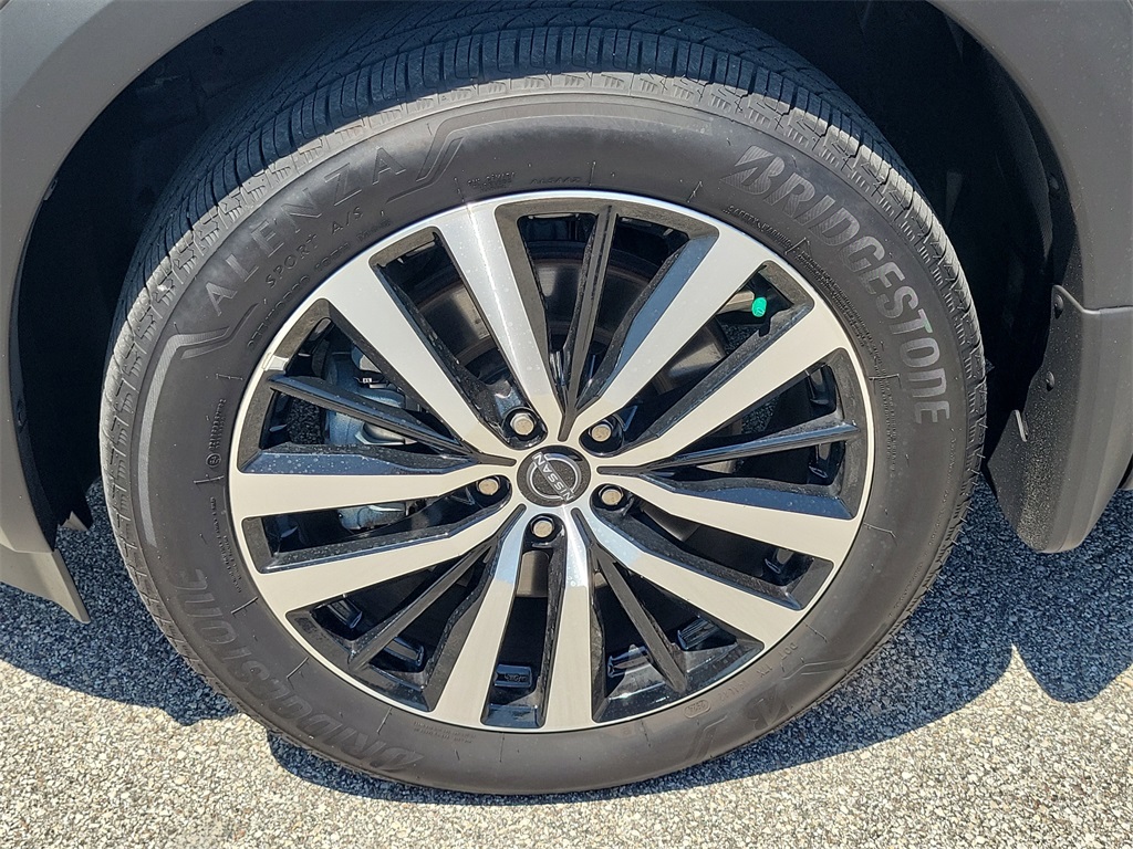 2024 Gun Metallic Nissan Pathfinder Platinum FWD SUV