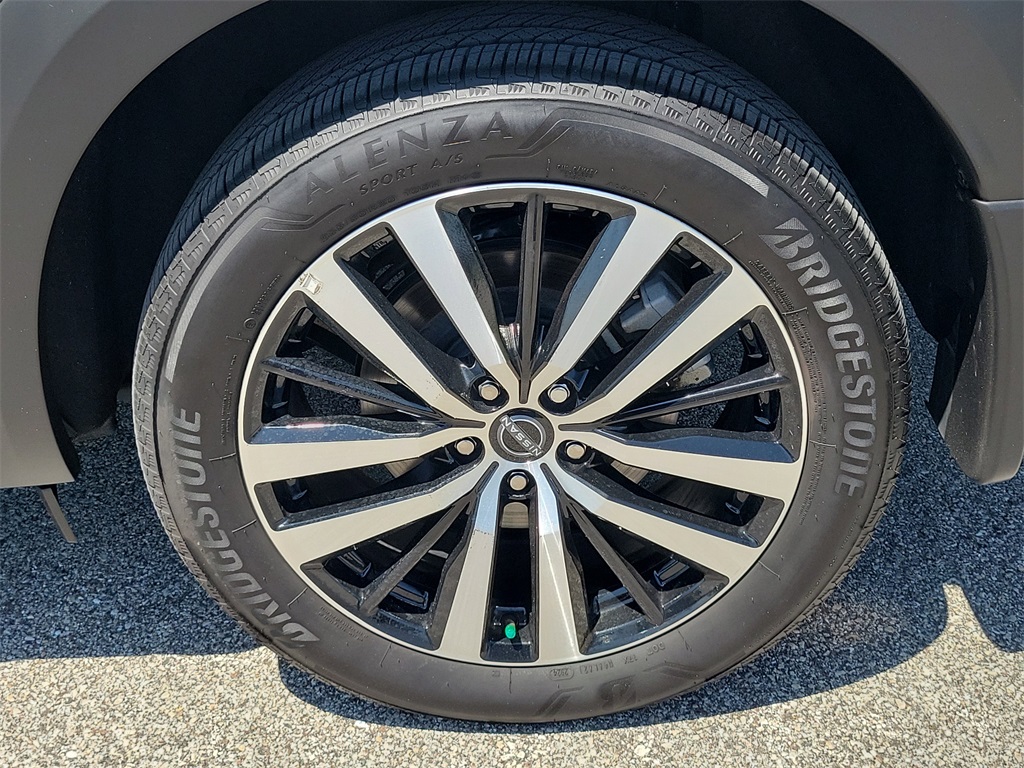 2024 Gun Metallic Nissan Pathfinder Platinum FWD SUV