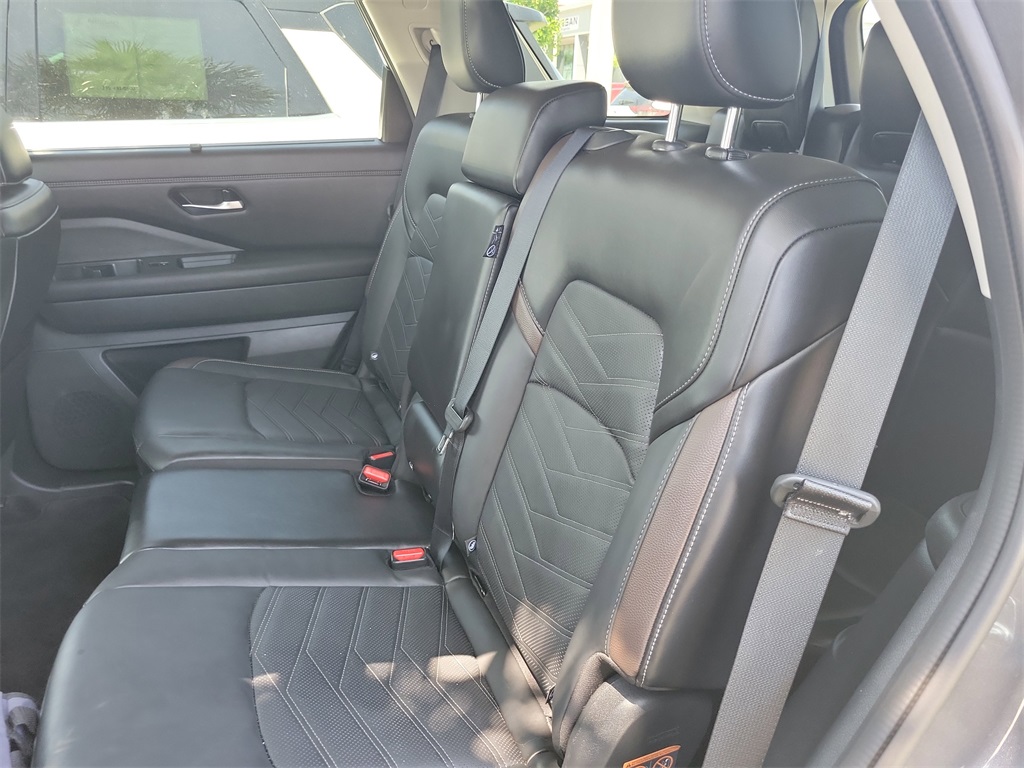 2024 Gun Metallic Nissan Pathfinder Platinum FWD SUV