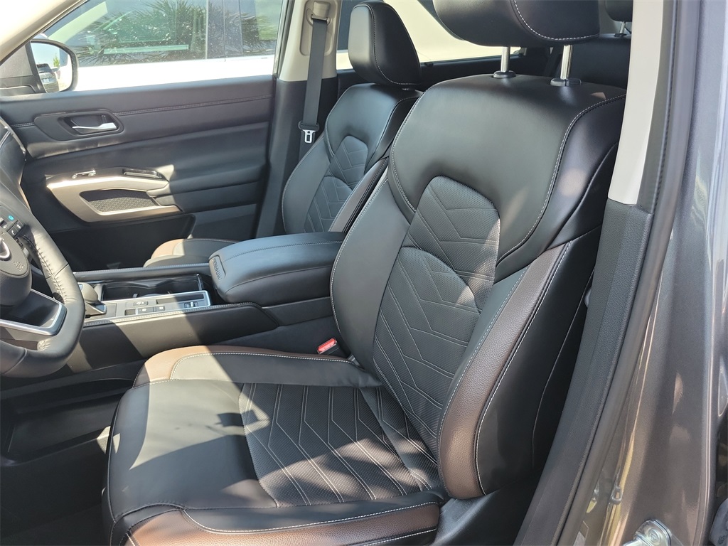 2024 Gun Metallic Nissan Pathfinder Platinum FWD SUV