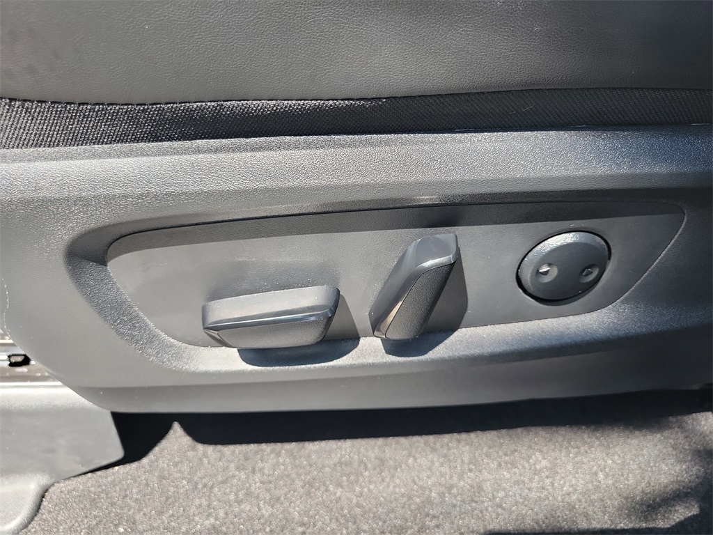 2024 Gun Metallic Nissan Pathfinder Platinum FWD SUV