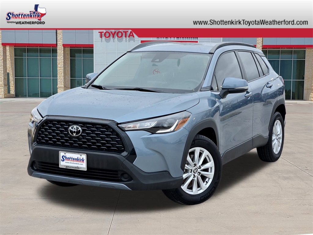 2022 Toyota Corolla Cross LE's photo
