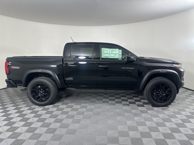 2026 Chevrolet Colorado Trail Boss photo 2