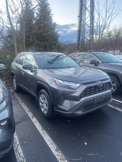 2024 Toyota RAV4 LE's photo