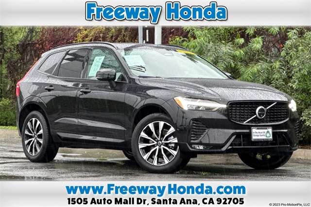 2025 Volvo XC60 Plus's photo