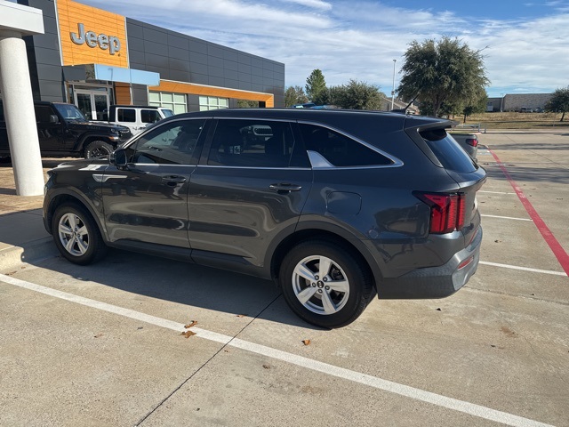 2021 Kia Sorento LX photo 3