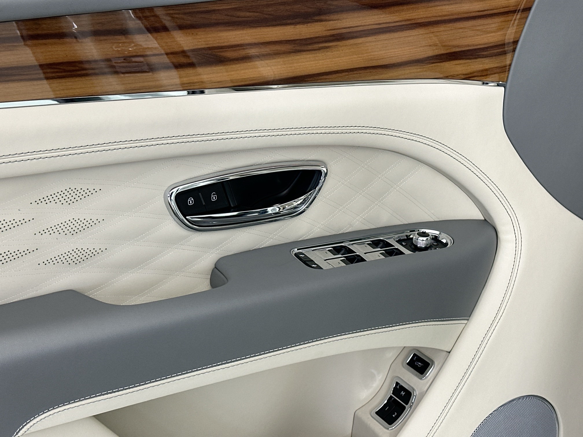 new 2025 Bentley Bentayga car