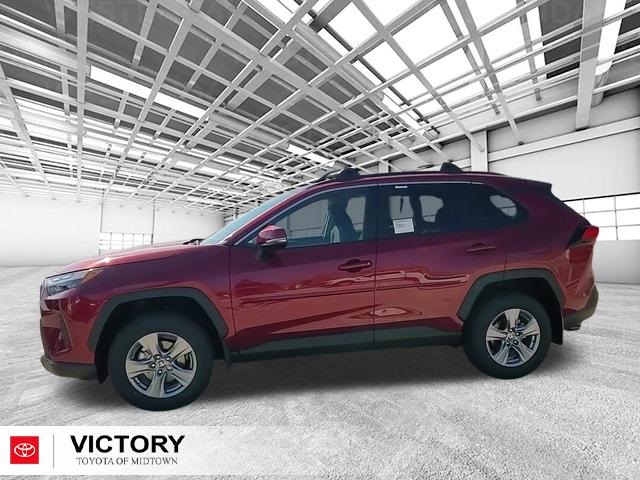 2025 Toyota RAV4 XLE photo 4