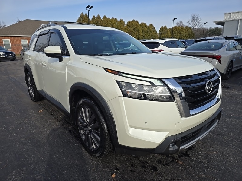 2022 Nissan Pathfinder SL's photo