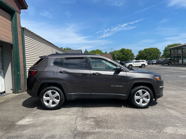 2020 Jeep Compass Latitude photo 2