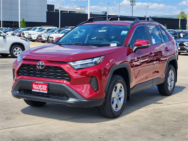 2025 Toyota RAV4 XLE photo 2