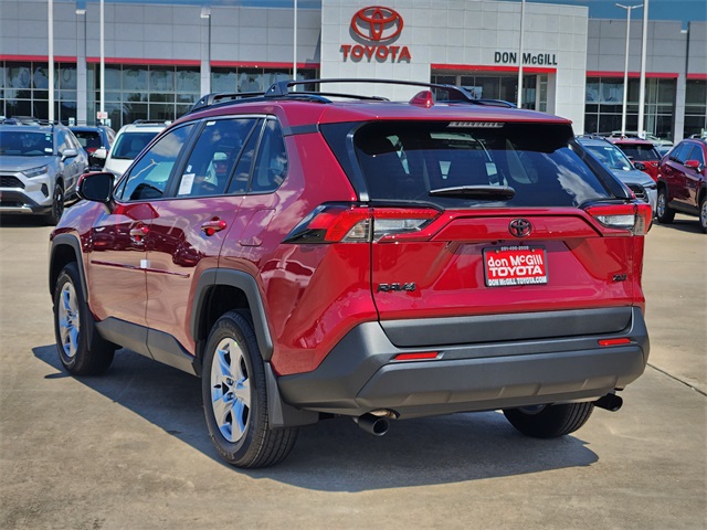 2025 Toyota RAV4 XLE photo 3