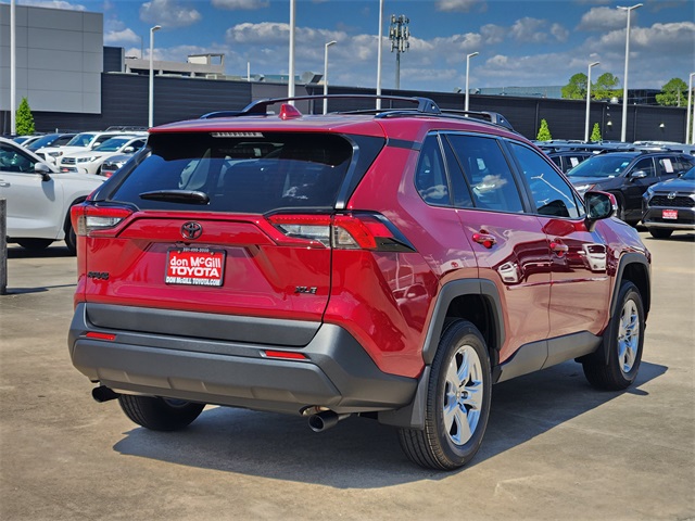 2025 Toyota RAV4 XLE photo 4