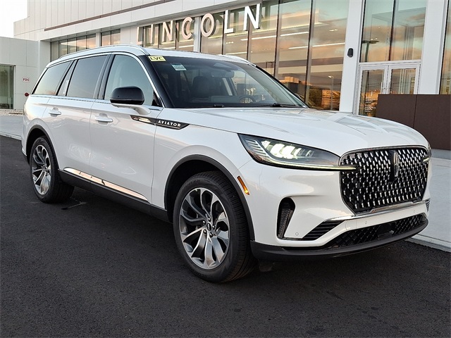 2025 Lincoln Aviator Premiere photo 2