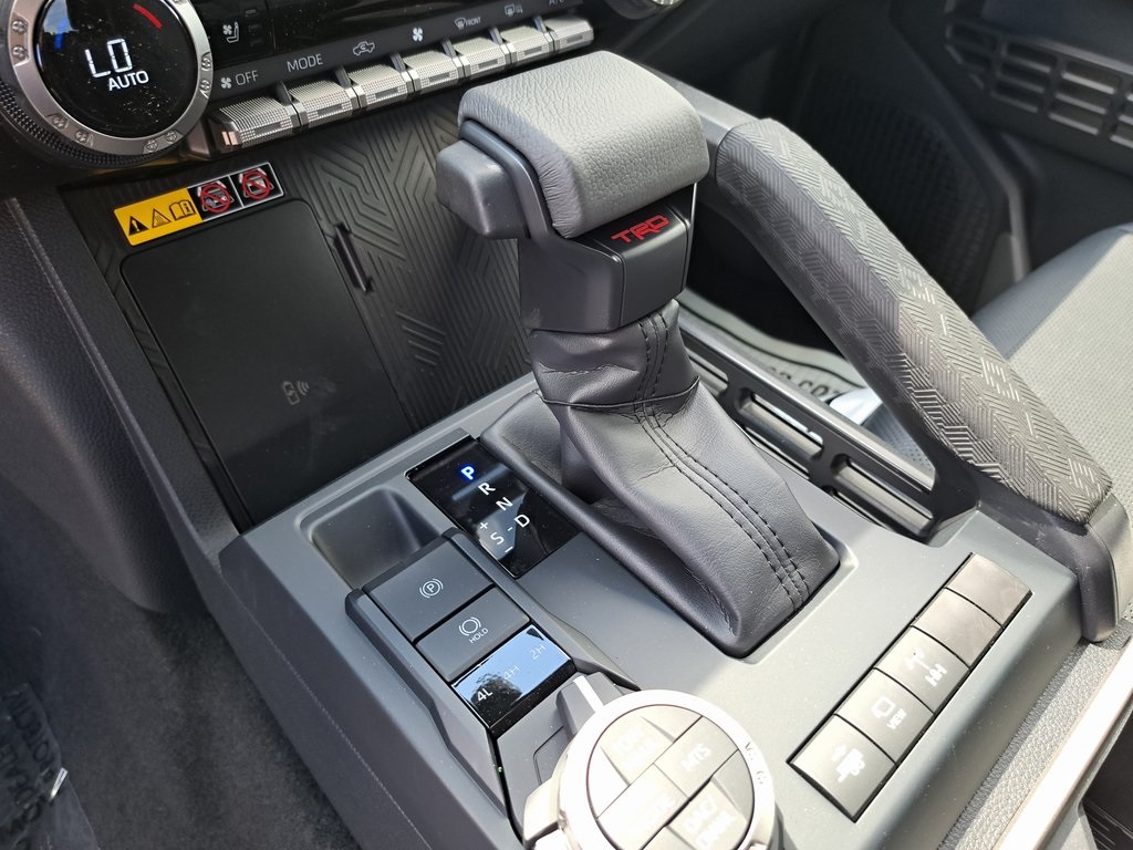 2025 Toyota Tacoma TRD Off-Road Double Cab photo 11