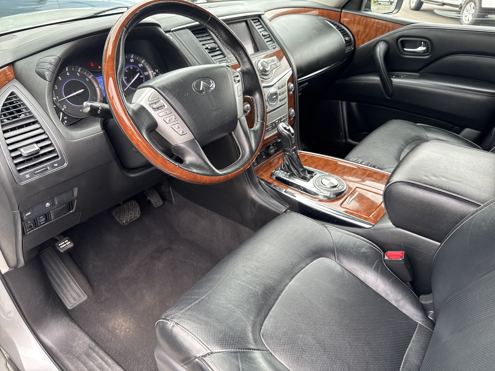 2019 Infiniti QX80 Luxe photo 4