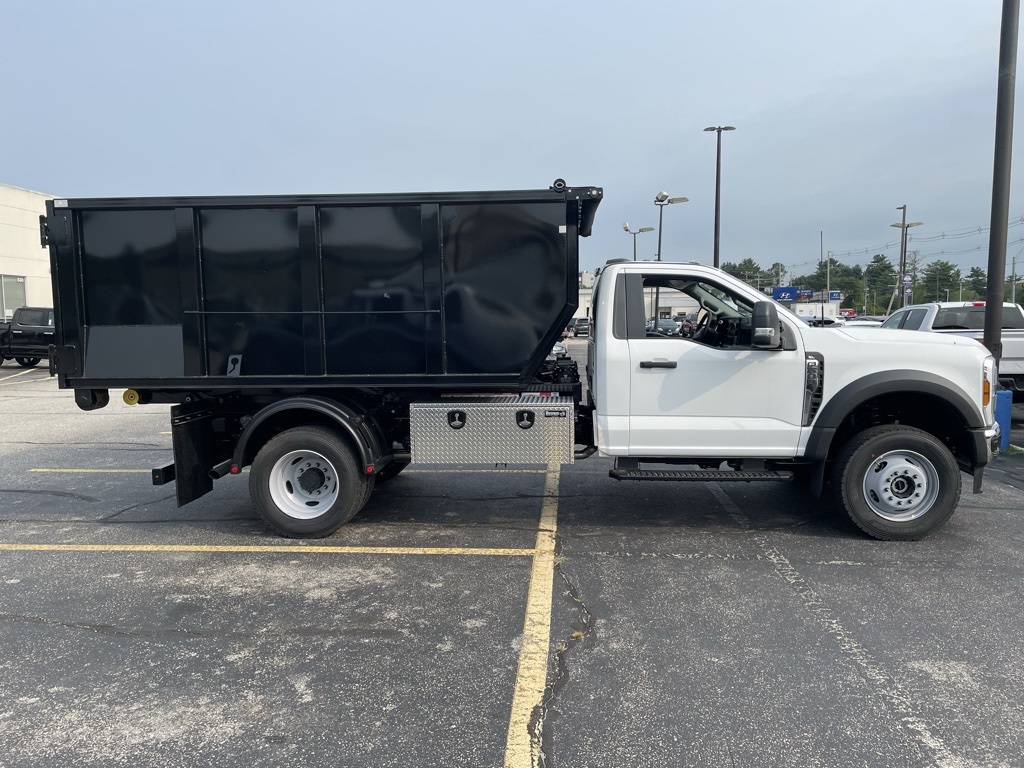 2025 Ford F-600 photo 2