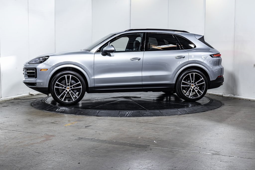 2025 Porsche Cayenne photo 2