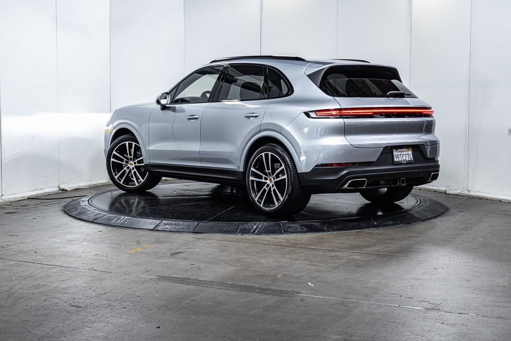 2025 Porsche Cayenne photo 3