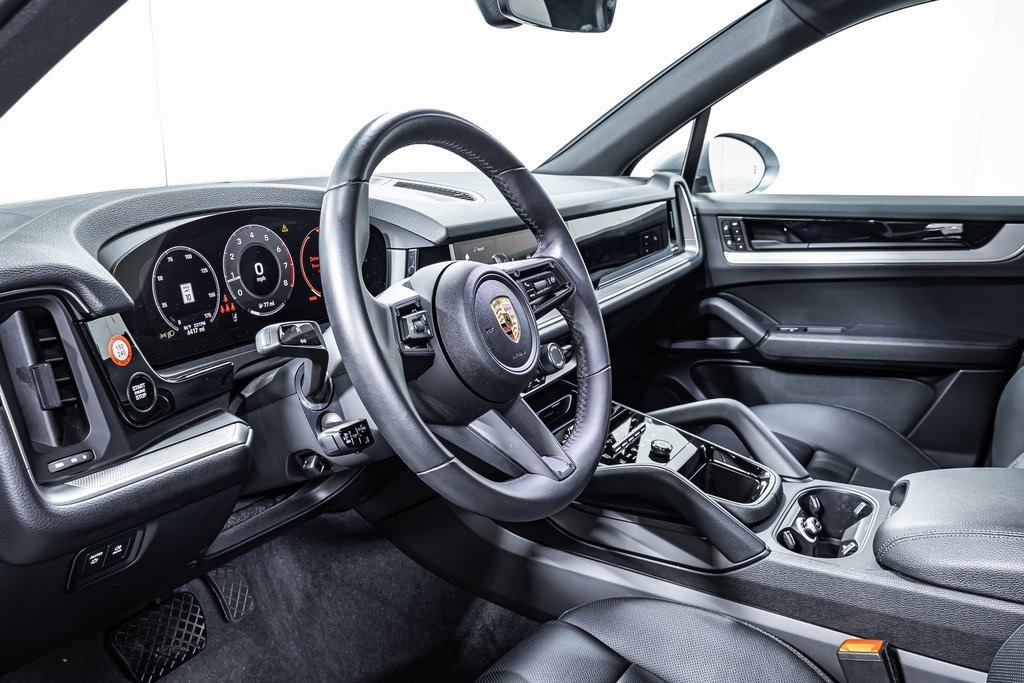 2025 Porsche Cayenne photo 4