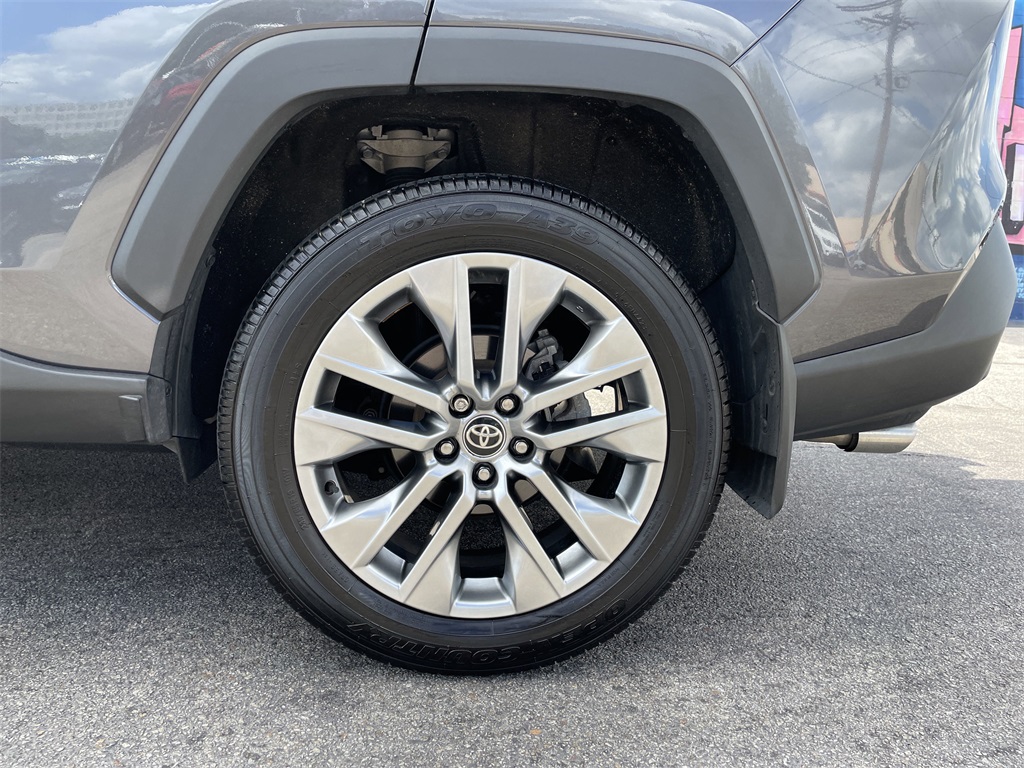 2024 Toyota RAV4 XLE Premium photo 4