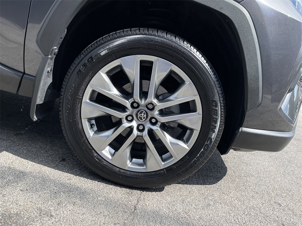 2024 Toyota RAV4 XLE Premium photo 5