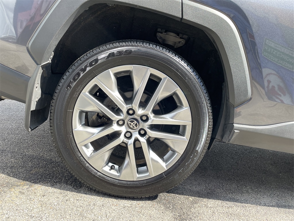 2024 Toyota RAV4 XLE Premium photo 6