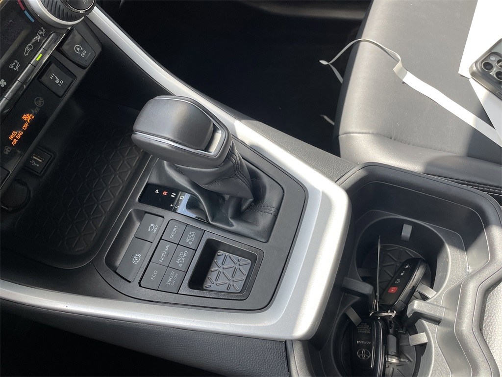 2024 Toyota RAV4 XLE Premium photo 15