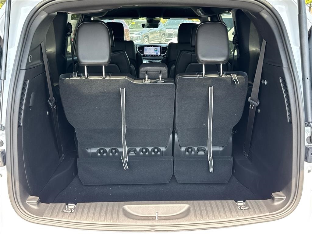 2026 Chrysler Voyager LX photo 4