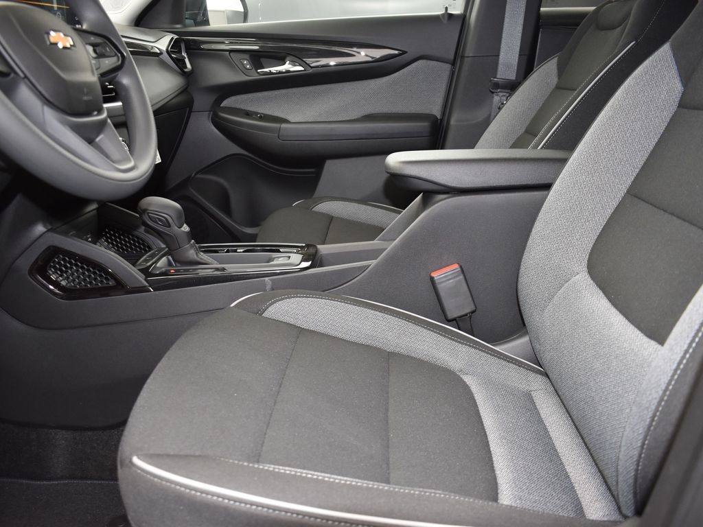 2025 Summit White Chevrolet TrailBlazer LS FWD SUV