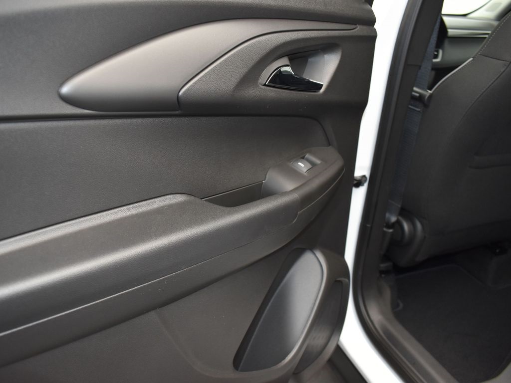 2025 Summit White Chevrolet TrailBlazer LS FWD SUV