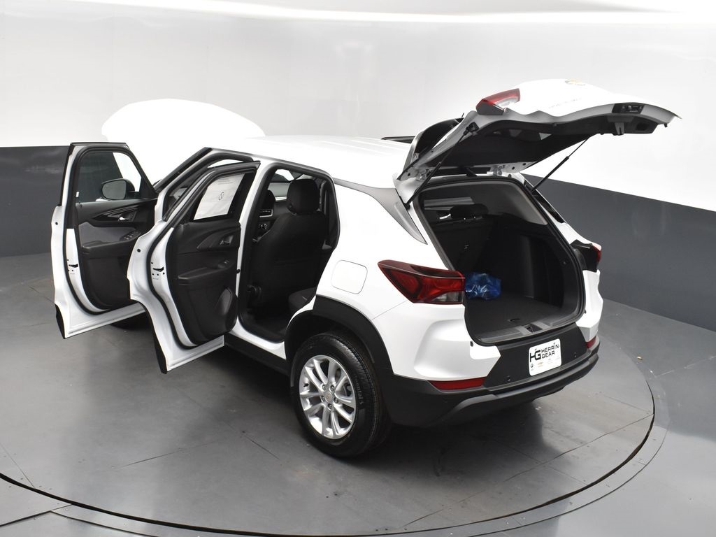 2025 Summit White Chevrolet TrailBlazer LS FWD SUV