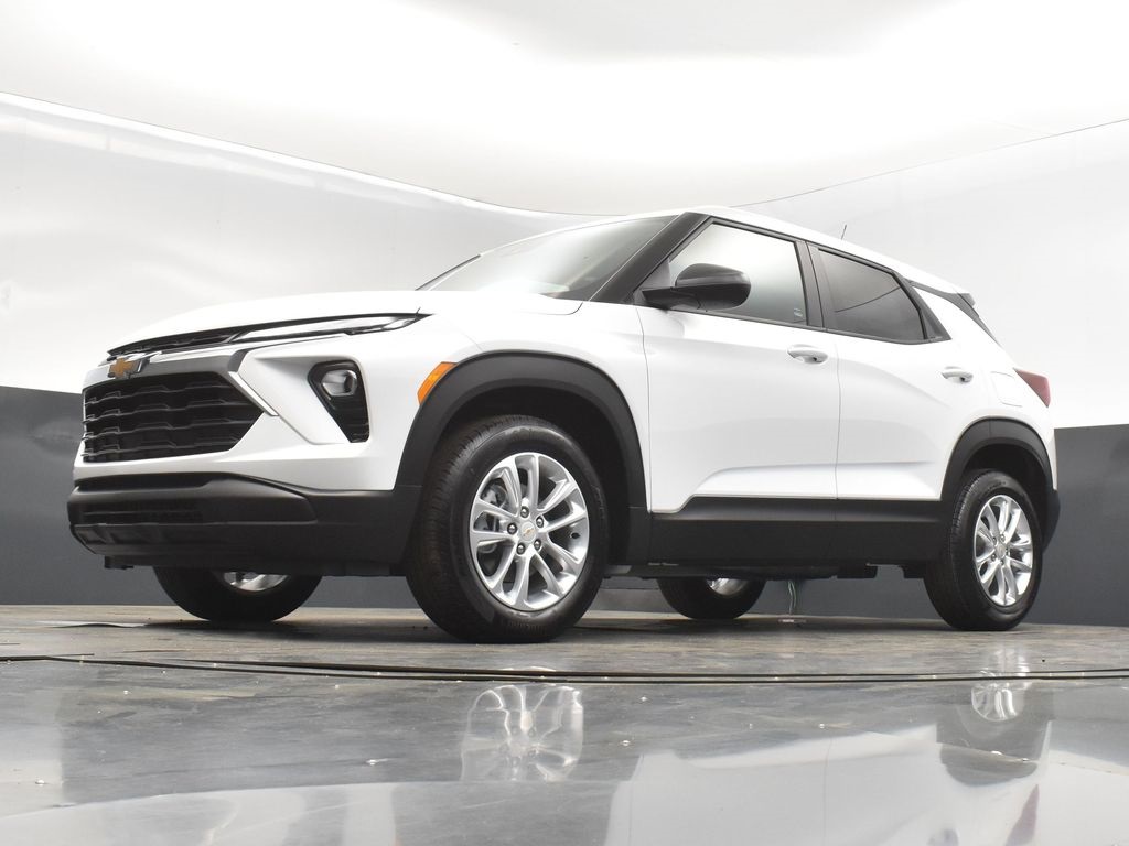 2025 Summit White Chevrolet TrailBlazer LS FWD SUV