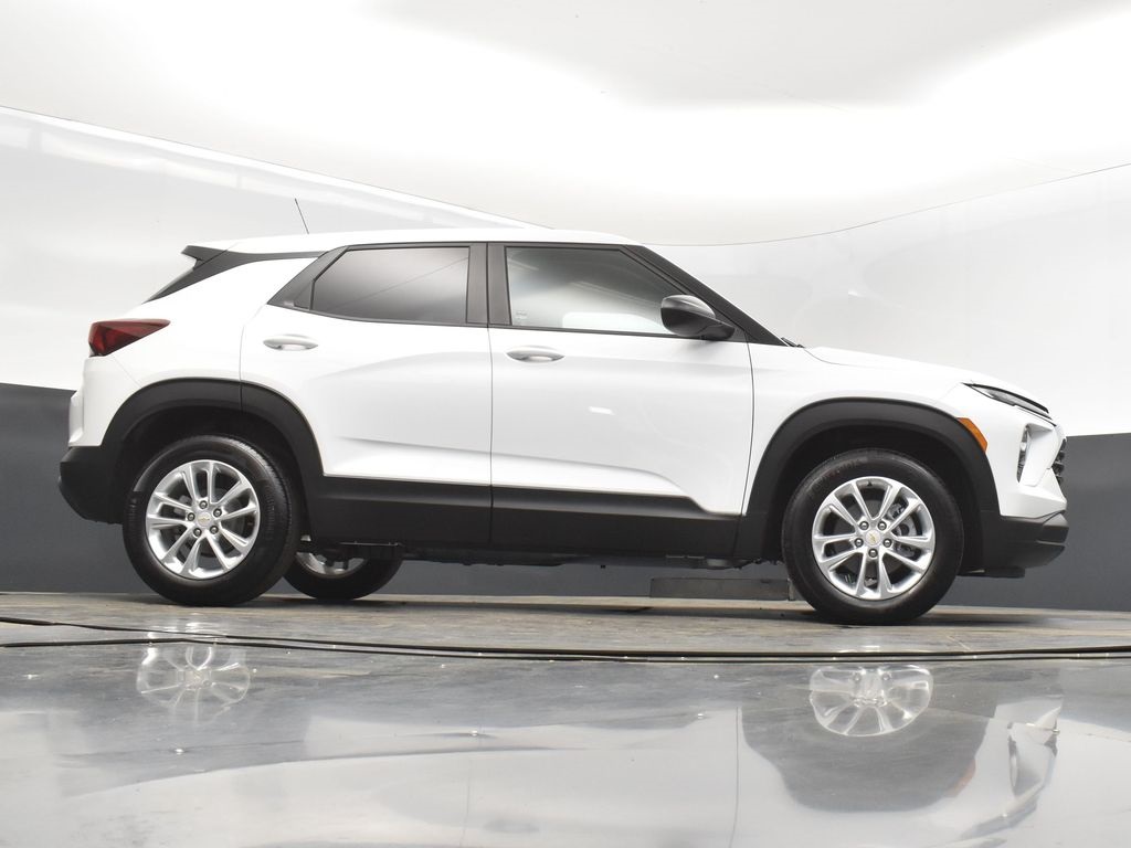 2025 Summit White Chevrolet TrailBlazer LS FWD SUV