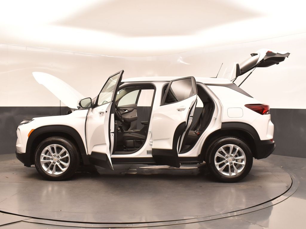 2025 Summit White Chevrolet TrailBlazer LS FWD SUV