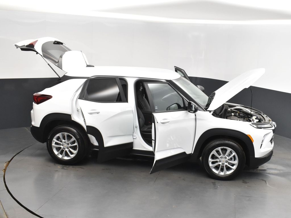 2025 Summit White Chevrolet TrailBlazer LS FWD SUV