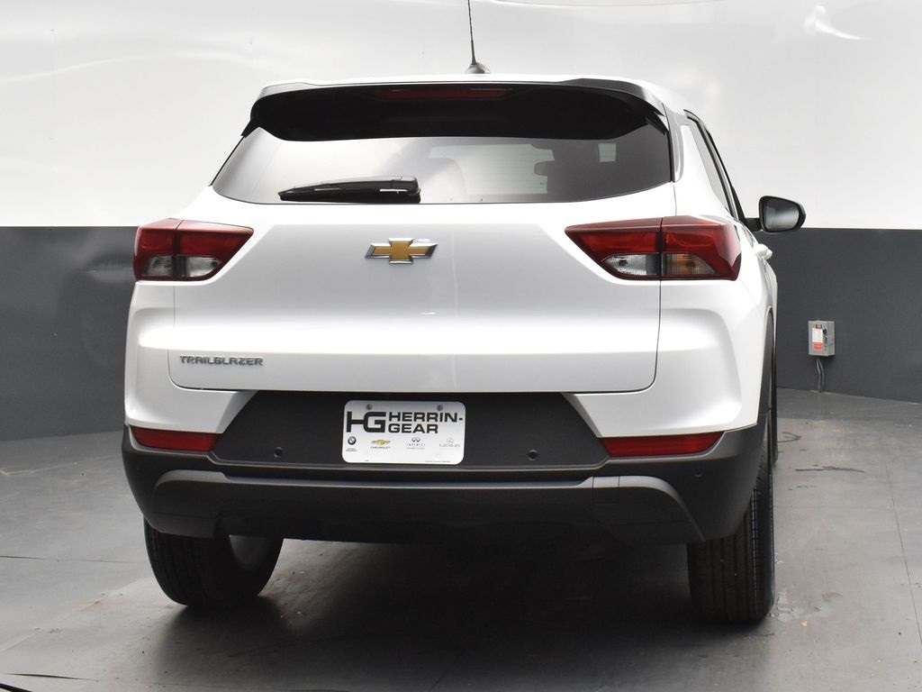 2025 Summit White Chevrolet TrailBlazer LS FWD SUV
