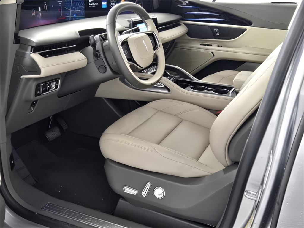 new 2025 Lincoln Nautilus car, priced at $54,083