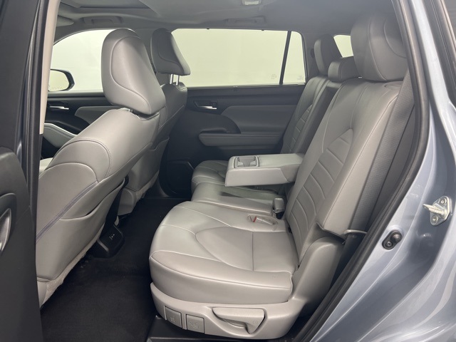 2022 Toyota Highlander XLE photo 12