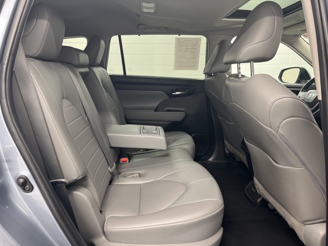 2022 Toyota Highlander XLE photo 25