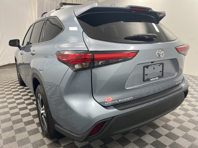 2022 Toyota Highlander XLE photo 6