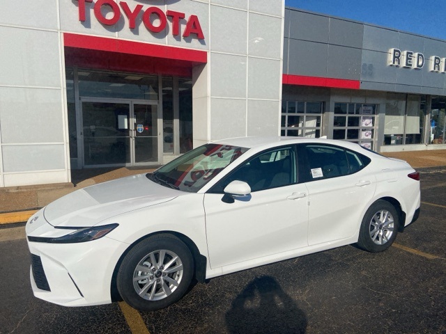 2026 Toyota Camry LE's photo