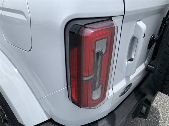 2025 Oxford White Ford Bronco Outer Banks 4X4 SUV
