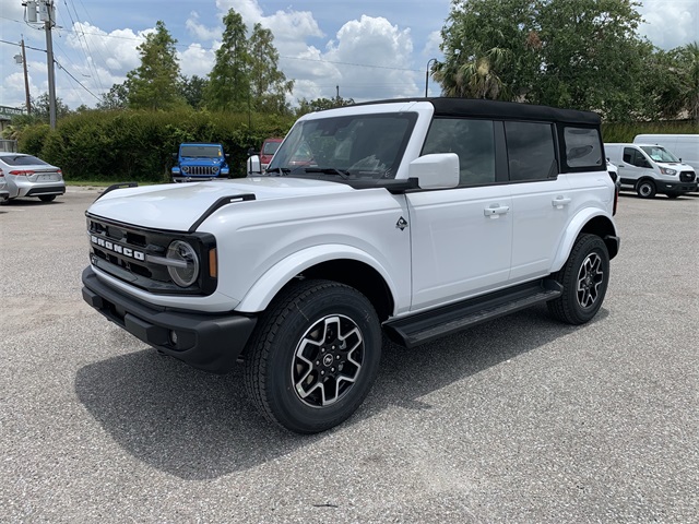 2025 Oxford White Ford Bronco Outer Banks 4X4 SUV