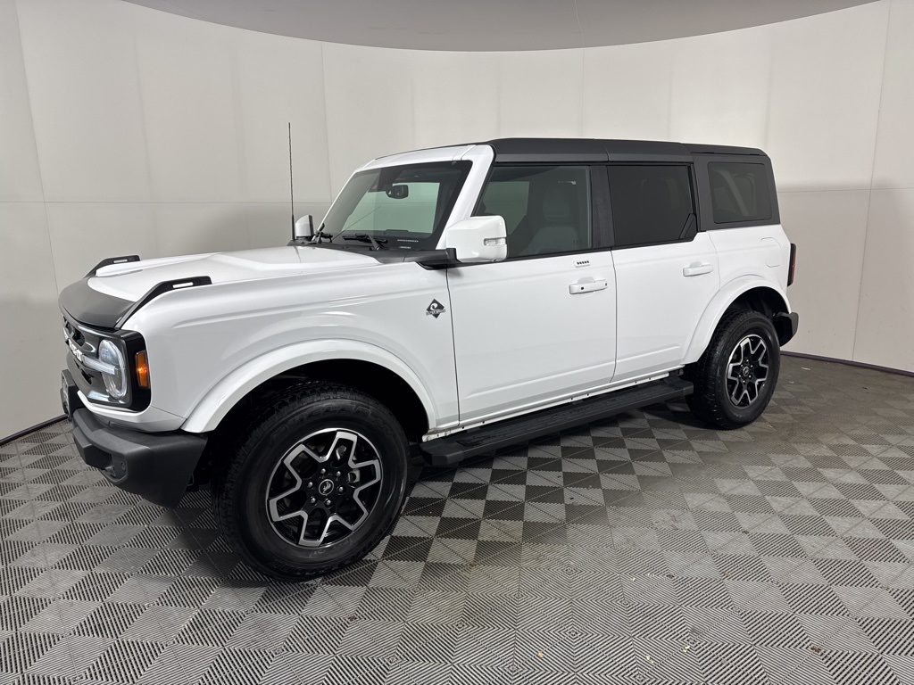 2023 Ford Bronco 4-Door Outer Banks's photo