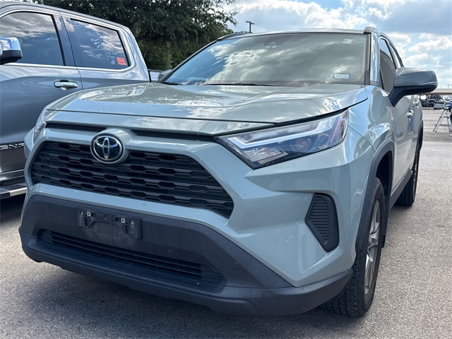 2022 Toyota RAV4 XLE photo 10